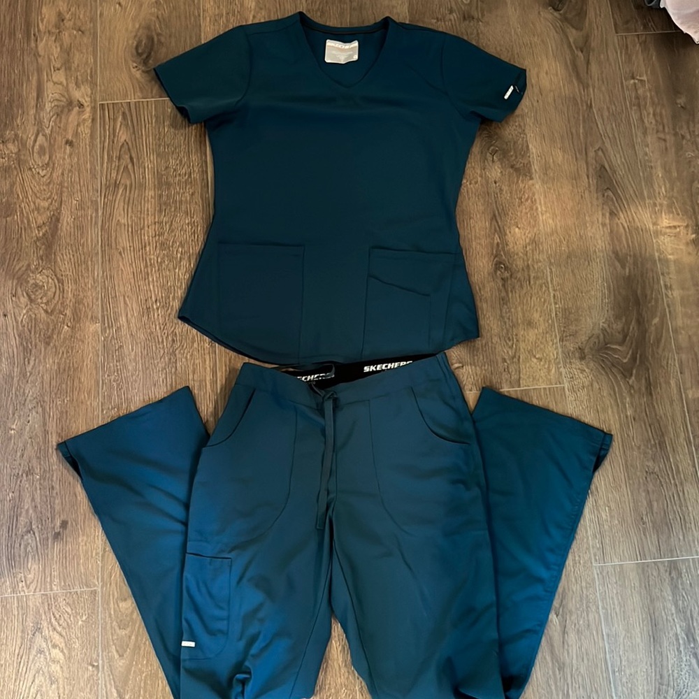 Scrub set